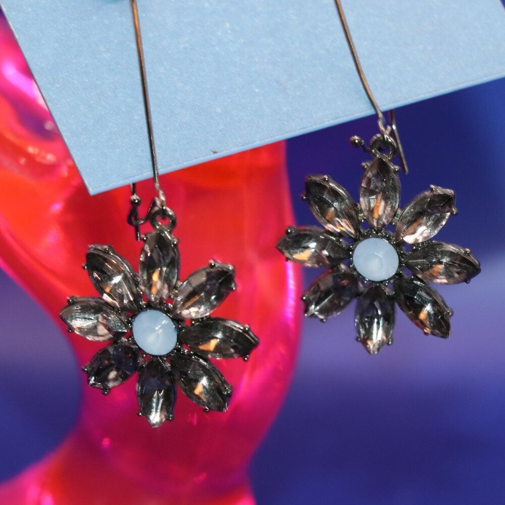 Simply Vera Vera Wang Leverback Drop Earrings W/ Floral Design - Picture 2 of 4